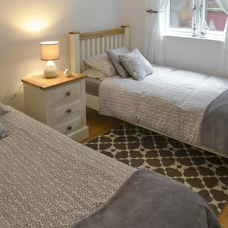 Number 7 * Γουίτμπι